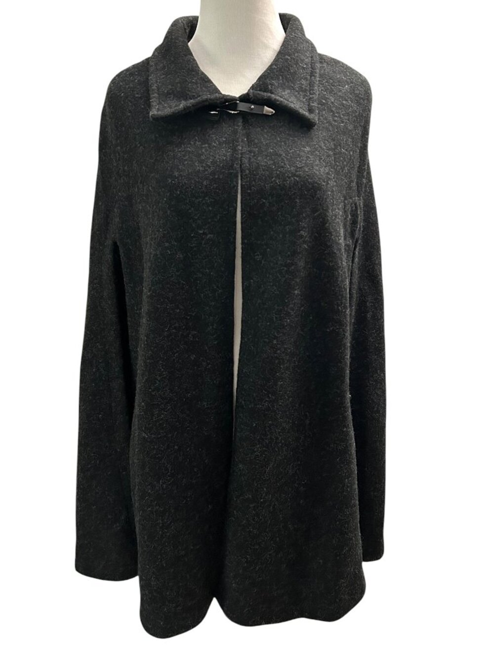 Modena One Size Poncho Cape Coat w/Pockets Black  Excellent pre-loved condition.